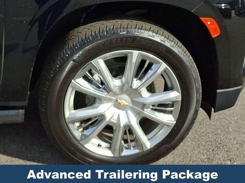 Used 2021 Chevrolet Suburban High Country w/ Premium Package image 10