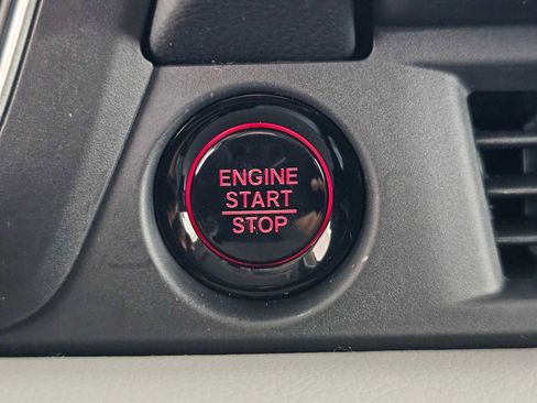 New 2025 Honda Pilot Touring image 33