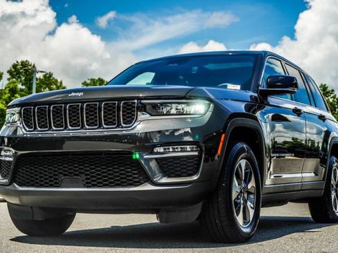 Used 2024 Jeep Grand Cherokee Limited 4xe AWD/4WD image 9