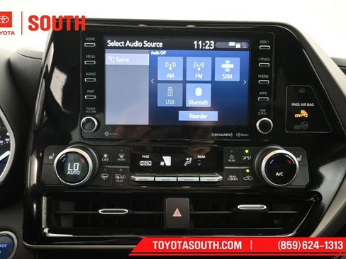 Used 2021 Toyota Highlander XLE AWD/4WD image 15