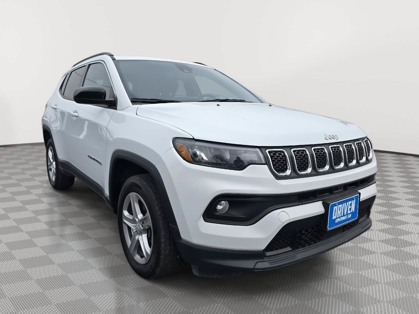 Used 2023 Jeep Compass Latitude AWD/4WD image 3