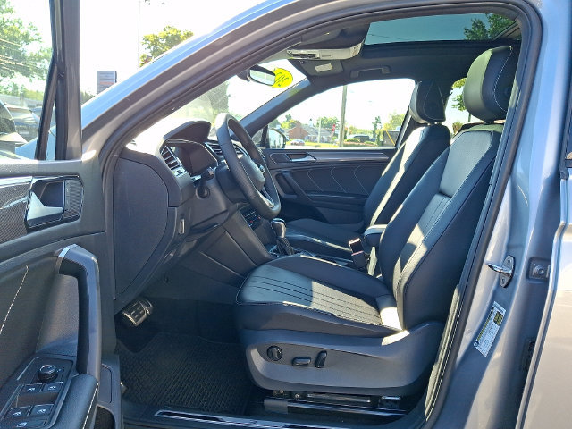 Used 2024 Volkswagen Tiguan SE R-Line AWD/4WD image 13