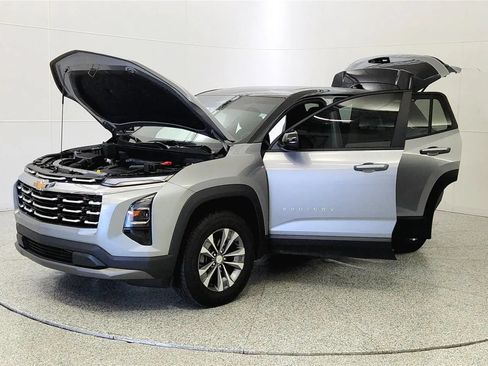 Used 2026 Chevrolet Equinox LT FWD image 10