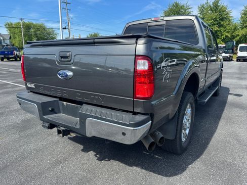 Used 2016 Ford F250 Lariat w/ Lariat Ultimate Package AWD/4WD image 5