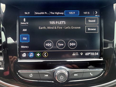 Used 2021 Chevrolet Trax LT w/ LT Convenience Package image 32