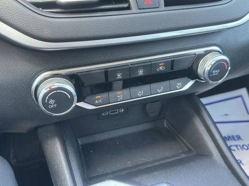 Used 2025 Nissan Altima 2.5 S FWD image 17