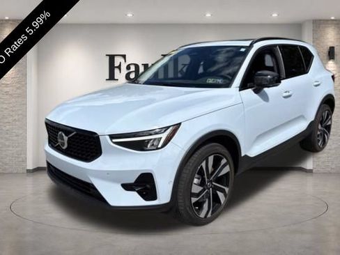 Used 2024 Volvo XC40 B5 Plus w/ Protection Package Premier AWD/4WD image 1