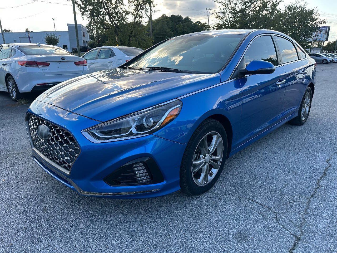 Used 2019 Hyundai Sonata SEL w/ Tech Package 02 FWD image 2