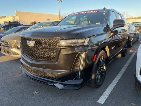 Used 2024 Cadillac Escalade V w/ LPO, ONYX Package image 3