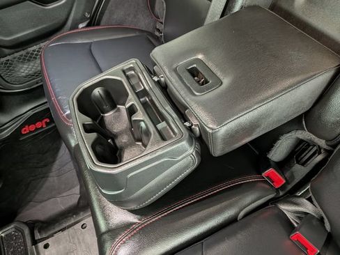 Used 2021 Jeep Wrangler Unlimited Rubicon AWD/4WD image 38