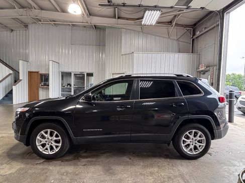 Used 2016 Jeep Cherokee Latitude AWD/4WD image 1