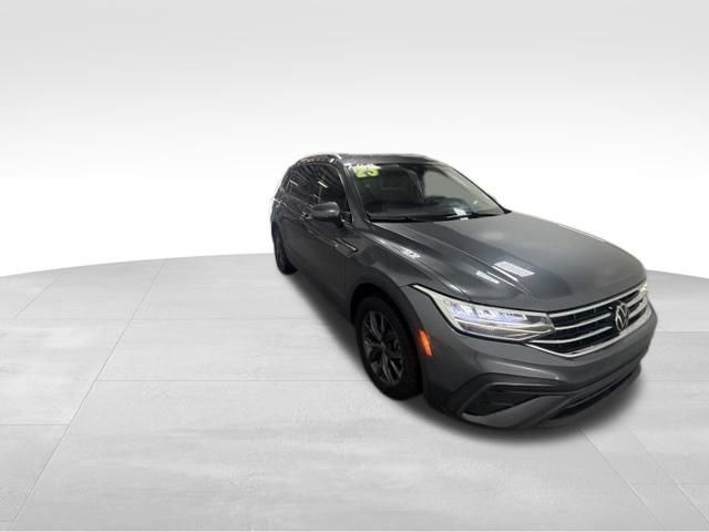 Used 2023 Volkswagen Tiguan SE FWD image 4