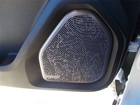 New 2025 GMC Hummer EV 2X w/ Extreme Off-Road Package image 17