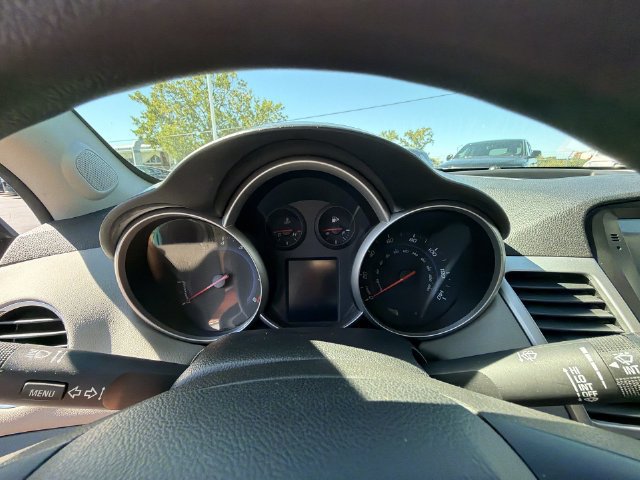 Used 2013 Chevrolet Cruze LS FWD image 27