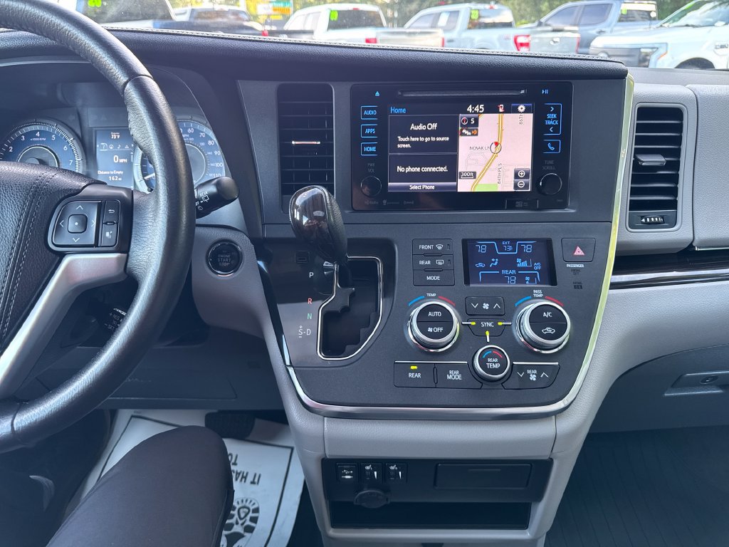 Used 2017 Toyota Sienna XLE w/ XLE Navigation Package AWD/4WD image 19