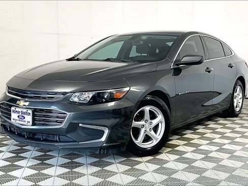 Used 2018 Chevrolet Malibu LS image 2