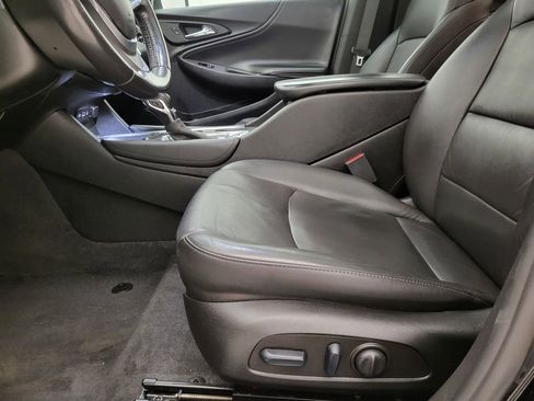 Used 2022 Chevrolet Malibu LT w/ Leather Package image 2