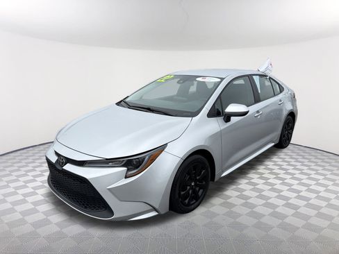 Certified 2022 Toyota Corolla LE image 3