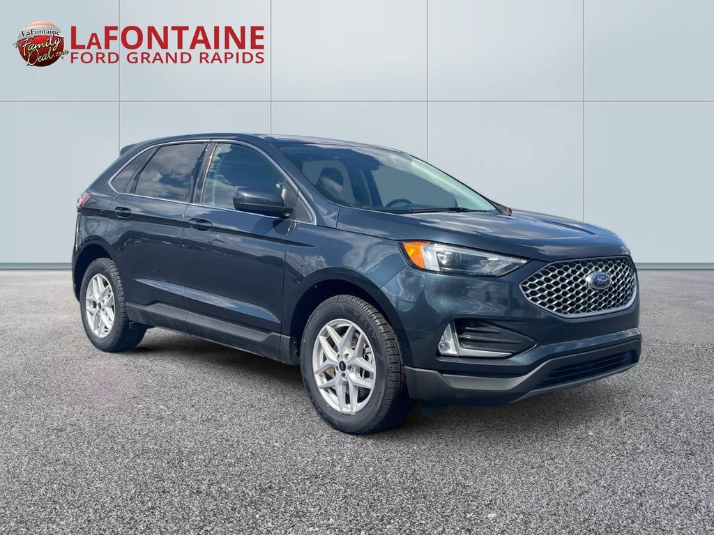 Used 2023 Ford Edge SEL w/ Convenience Package AWD/4WD image 3