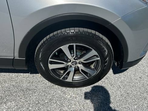 Used 2018 Toyota RAV4 XLE AWD/4WD image 9