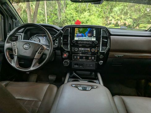 Used 2022 Nissan Titan Platinum Reserve w/ Moonroof Package AWD/4WD image 11