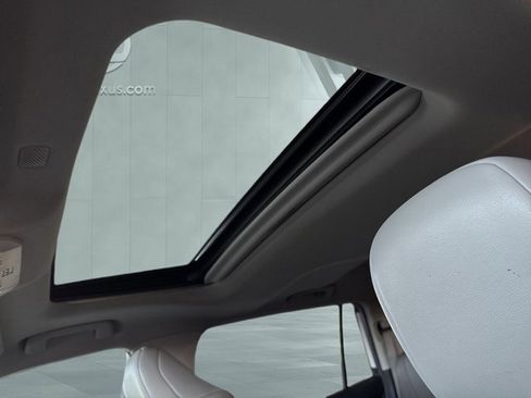 Used 2020 Toyota Highlander XLE image 18