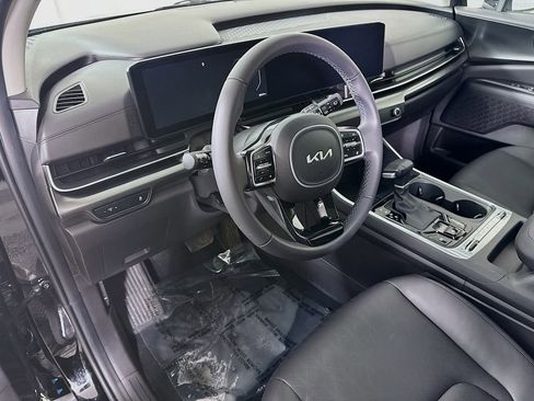 Used 2025 Kia Carnival SX FWD image 19