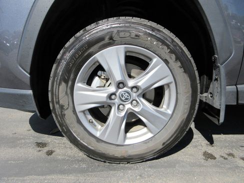 Used 2024 Toyota RAV4 XLE AWD/4WD image 18