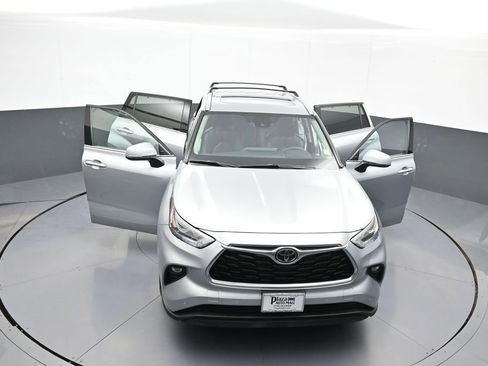 Certified 2024 Toyota Highlander Limited AWD/4WD image 48