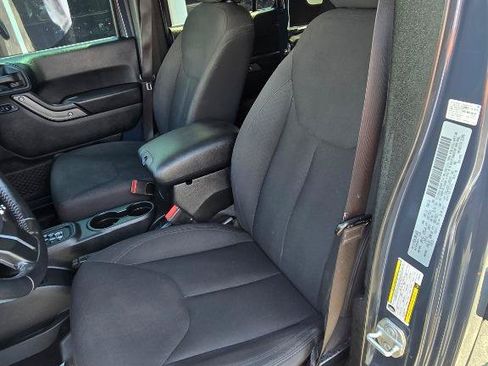 Used 2018 Jeep Wrangler Unlimited Sport S AWD/4WD image 7