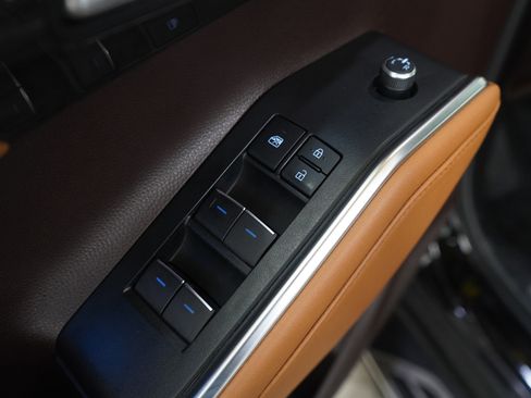 Used 2021 Toyota Highlander Platinum image 20