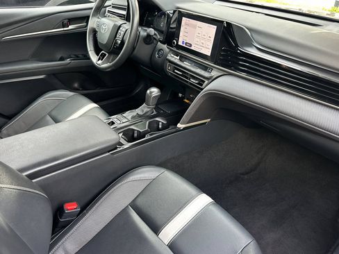 Used 2025 Toyota Camry SE FWD image 14