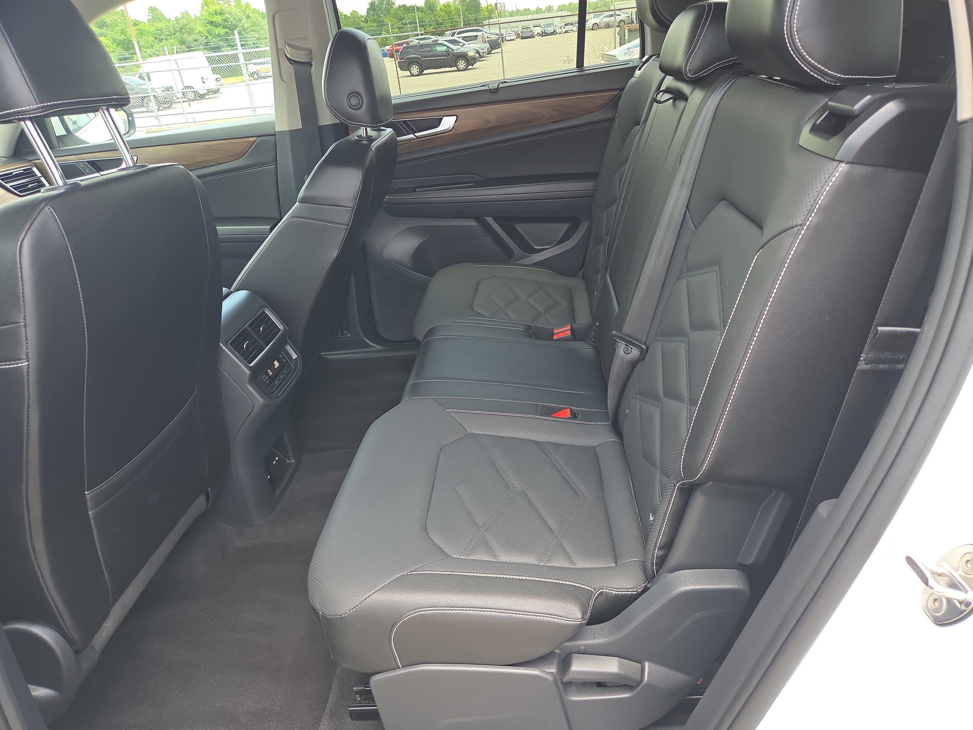 Used 2025 Volkswagen Atlas SE FWD image 10