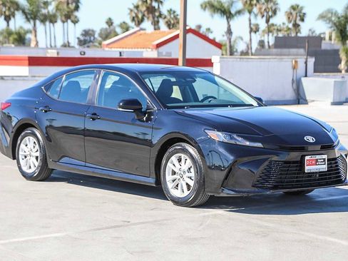 Used 2025 Toyota Camry LE image 4
