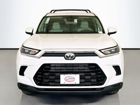 New 2026 Toyota Grand Highlander FWD image 2