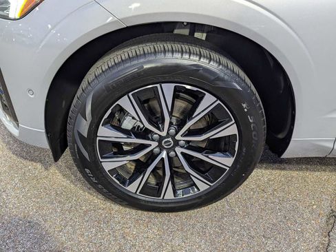 Used 2025 Volvo XC60 B5 Plus image 29