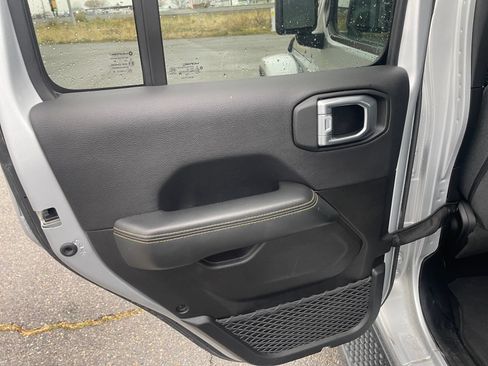 Used 2024 Jeep Wrangler Unlimited Sahara AWD/4WD image 19