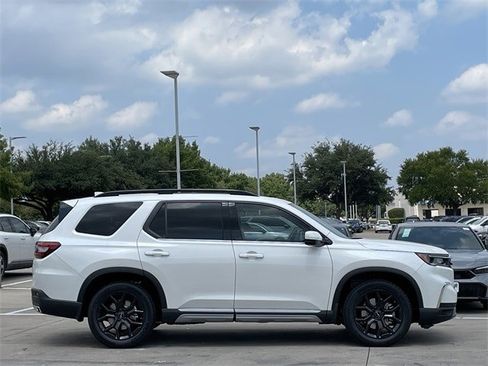 New 2025 Honda Pilot Touring image 3