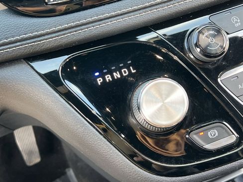 Used 2018 Chrysler Pacifica Limited w/ S Appearance Package image 22