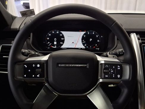 Certified 2025 Land Rover Discovery S image 20