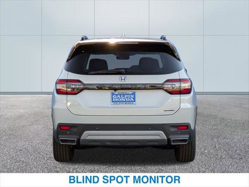 New 2025 Honda Pilot Touring image 8