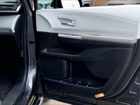 Used 2025 Toyota Sienna XLE image 22