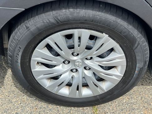 Used 2012 Toyota Camry LE FWD image 17