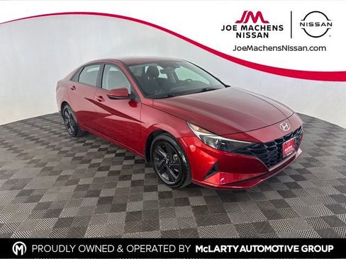 Used 2023 Hyundai Elantra SEL w/ Winter Weather Package FWD image 1