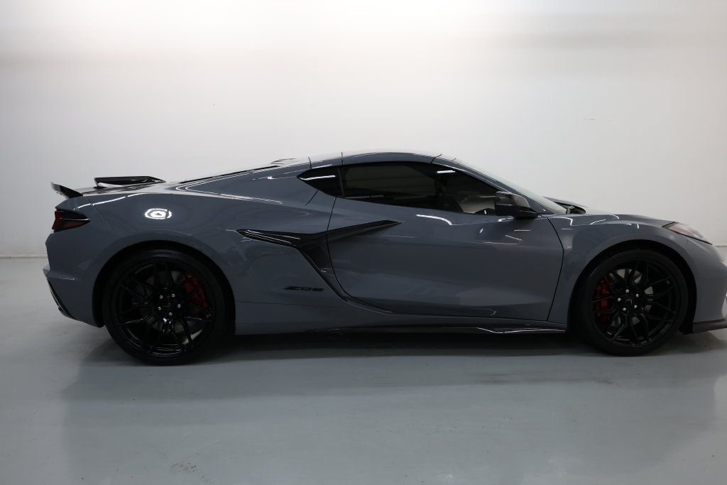 Used 2024 Chevrolet Corvette Z06 w/ Stealth Interior Trim Package RWD image 76