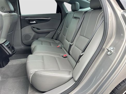 Used 2018 Chevrolet Impala Premier w/ Premier Confidence Package image 26