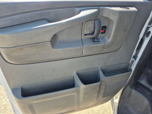 Used 2015 Chevrolet Express 3500 Extended RWD image 14
