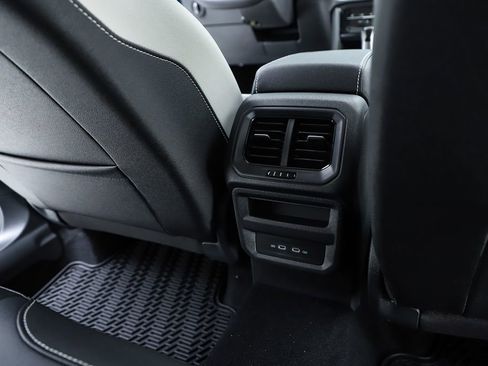 New 2026 Volkswagen Taos SE FWD image 36