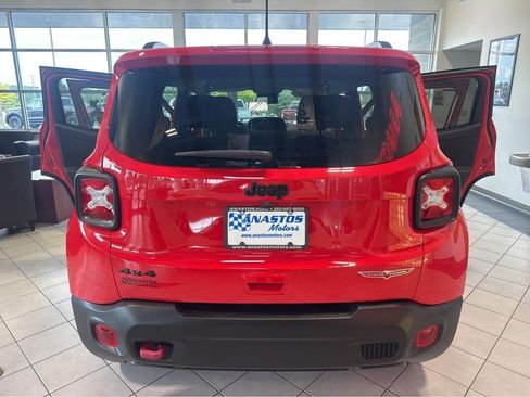 Used 2023 Jeep Renegade Trailhawk w/ Trailhawk Elite Group AWD/4WD image 12