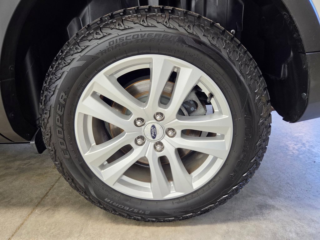 Used 2018 Ford Explorer XLT w/ XLT Technology Feature Bundle AWD/4WD image 12